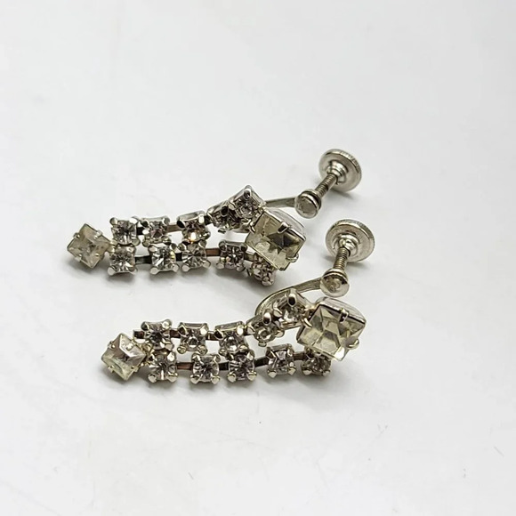 Silver Tone 1940s Clear Acrylic Rhinestone Chandelier Screwback Earrings Vintage - Picture 4 of 4